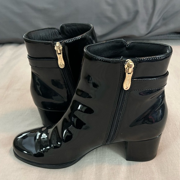 Artica Nelson Bootie - Picture 4 of 11